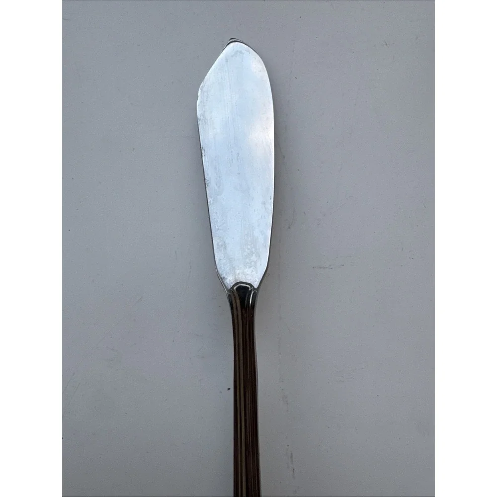 Wallace Arlington  Butter Knife 18/10 Stainless Flatware Outlined Edge Glossy